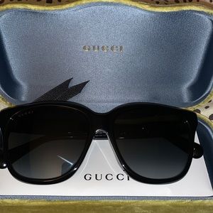 Gucci Sunglasses GG0800SA